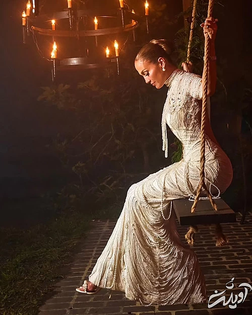 جنیفر لوپز در وضعیت تور سفید و خنچه عقد